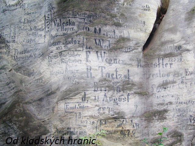 Adršpašské skály - staré nápisy ve skalách
